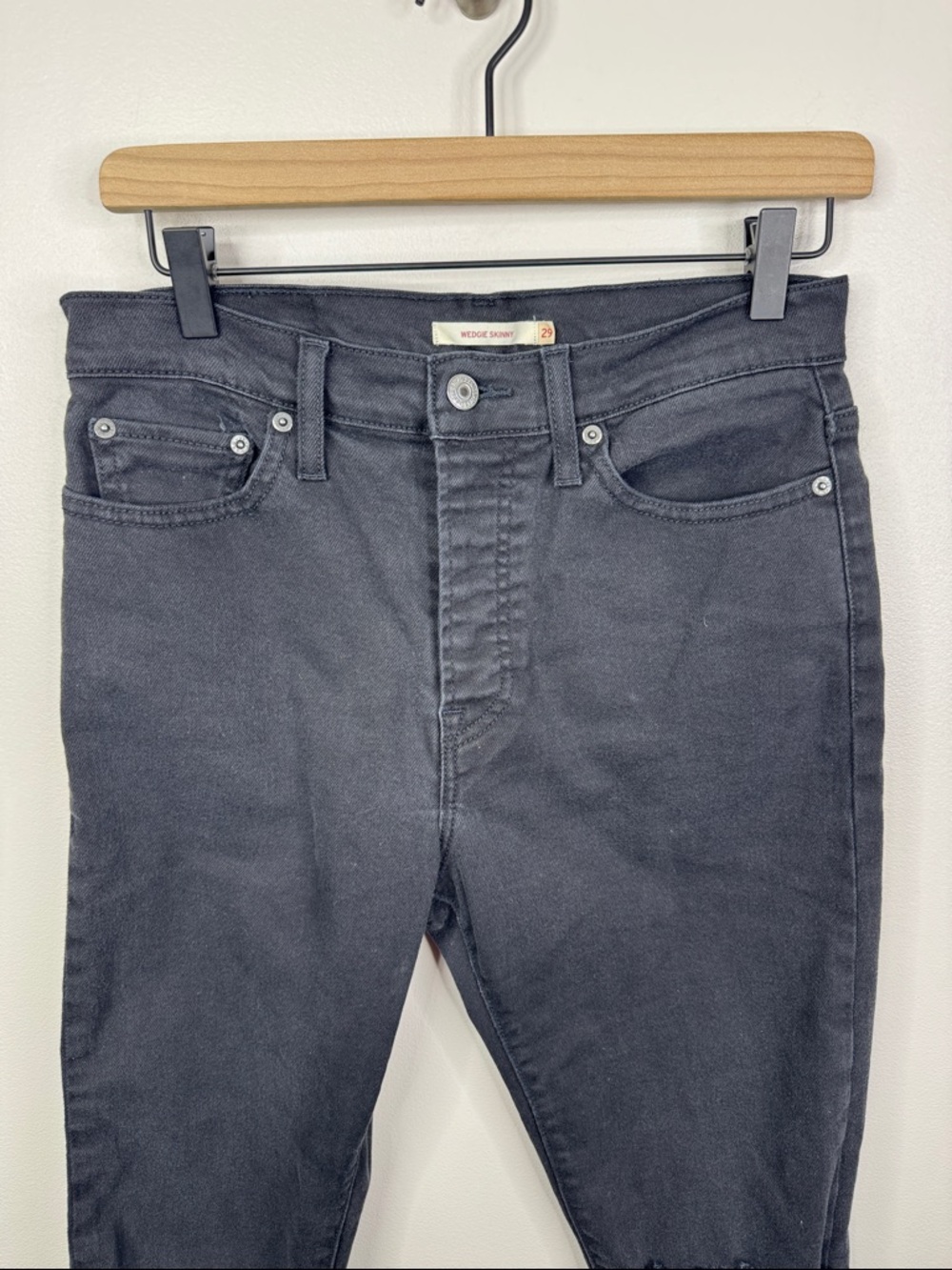 Levi's Wedgie Skinny Jeans Black Distressed Raw Hem High Rise Button Fly Size 29 - Picture 2 of 8